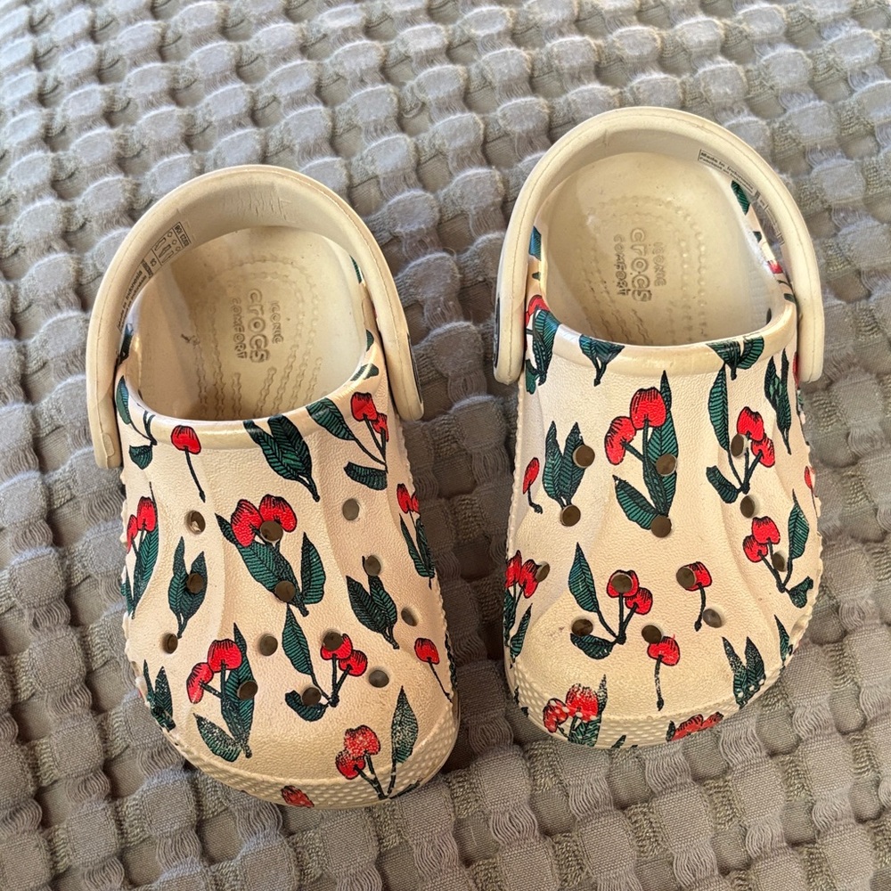 CROCS Kids' Floral Cherry Clogs - Cream and Red